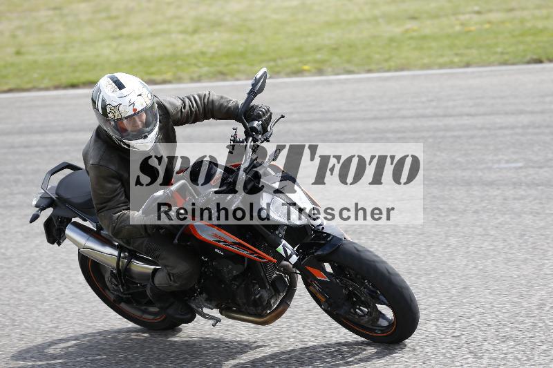 /Archiv-2025/10 23.04.2025 Cornu Master School ADR/gruen-vert/43